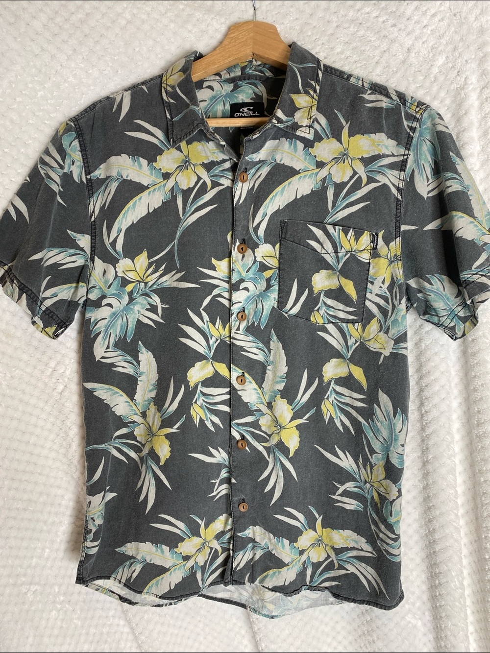 O'Neill Men's Faded Black Hawaiian Floral Short-Sleeve Button-Up Shirt